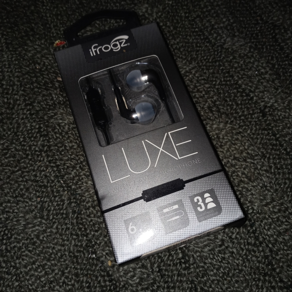 NWT ifrogz Black Luxe With Avec Microphone 6MM